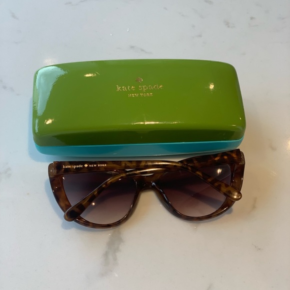 Kate Spade tortoiseshell sunglasses like new - Picture 4 of 5